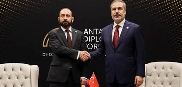 Ararat Mirzoyan və Hakan Fidan arasında telefon danışığı olub