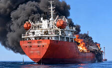 Hörmüz boğazında tanker minaya düşüb