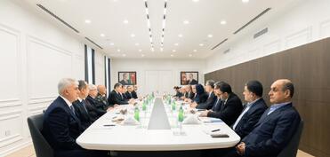 Vilayət Eyvazov iranlı həmkarı ilə görüşüb