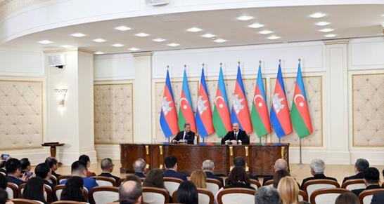 Prezident İlham Əliyev və Kambocanın Baş naziri mətbuata bəyanatlarla çıxış edirlər