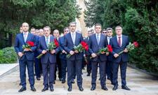 ADY kollektivi Fəxri xiyabanı ziyarət edib