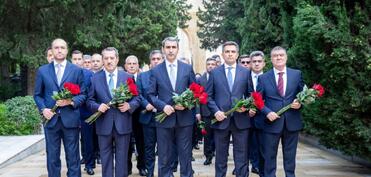 ADY kollektivi Fəxri xiyabanı ziyarət edib