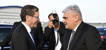 İsrail Prezidenti İsxak Hersoq Azərbaycana səfərə gəlib