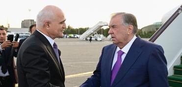 Emoməli Rəhmon Azərbaycana səfərə gəlib