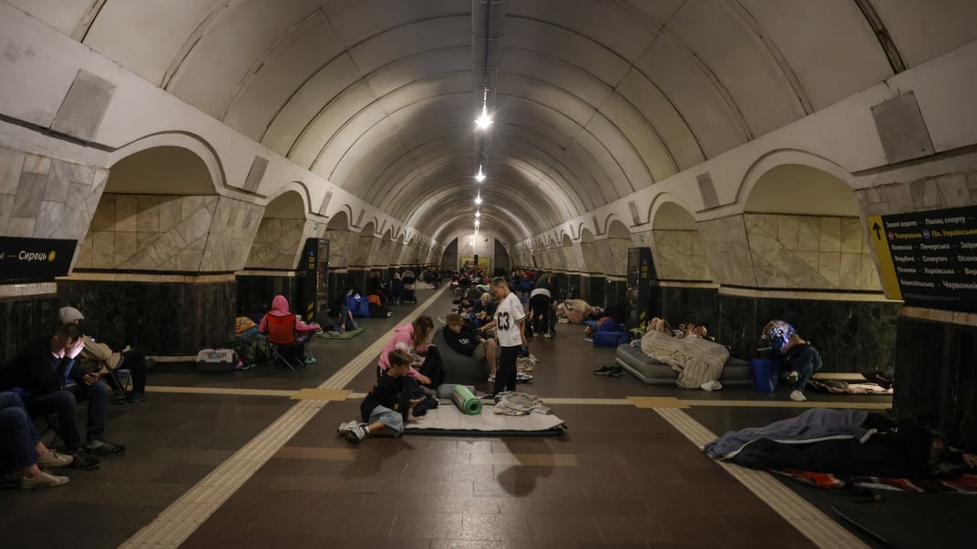 Kiyev metrosunda qatarların hərəkəti yenidən dayandırılıb