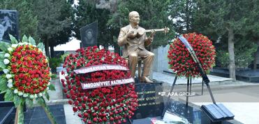 Xalq artisti Ramiz Quliyevin qəbirüstü abidəsinin açılışı olub  - FOTO