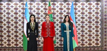 Aşqabadda Leyla Əliyevanın, Oğulcahan Atabayevanın və Saida Mirziyoyevanın üçtərəfli görüşü olub