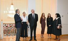 Prezident İlham Əliyev, birinci xanım Mehriban Əliyeva və ailə üzvləri “Mənim Abşeronum: Üstə gəl” sərgisi ilə tanış olublar