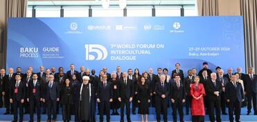 Prezident İlham Əliyev VII Ümumdünya Mədəniyyətlərarası Dialoq Forumunun açılışında çıxış edir  - CANLI