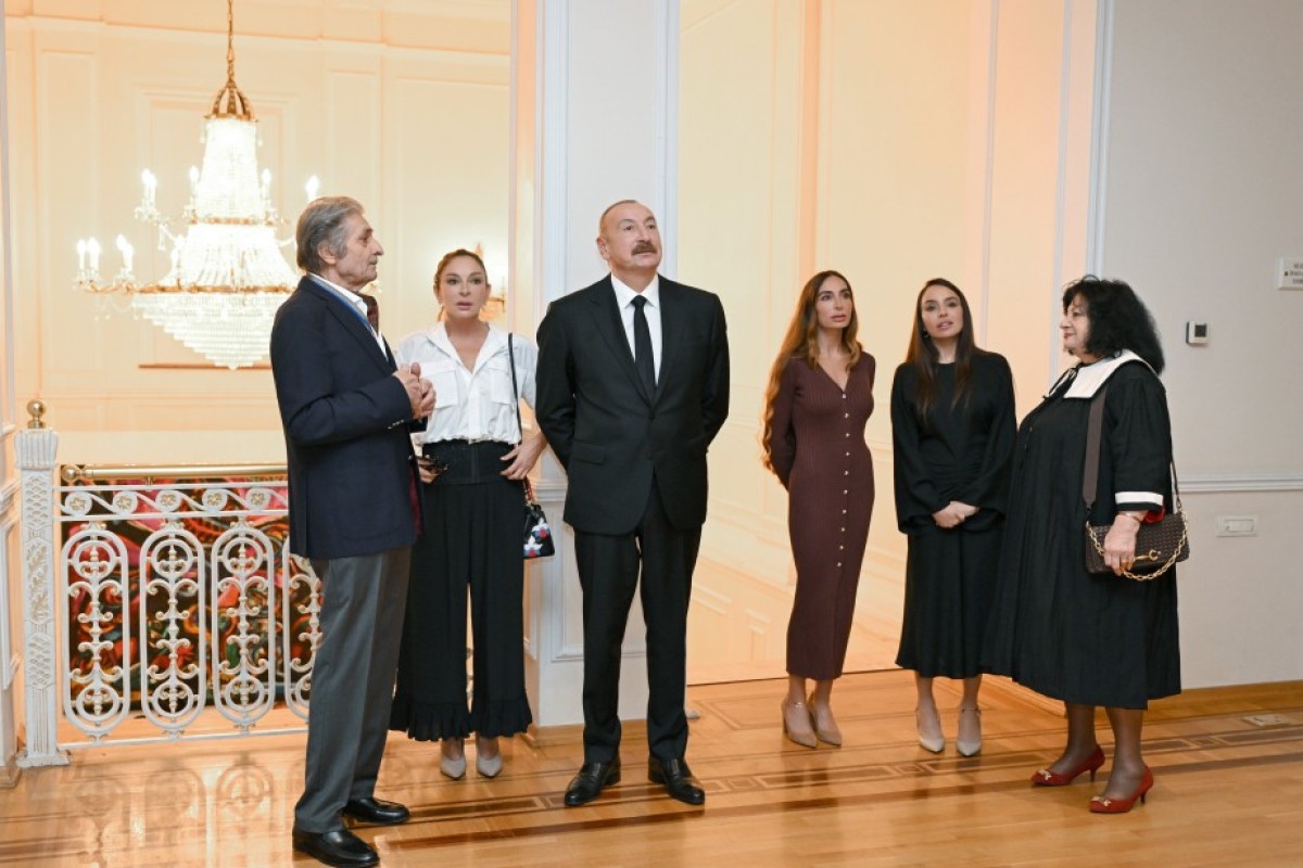 Prezident İlham Əliyev, birinci xanım Mehriban Əliyeva və ailə üzvləri “Mənim Abşeronum: Üstə gəl” sərgisi ilə tanış olublar