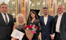 Əməkdar artist Adilə Əliyeva Parisdə platin medalla təltif olundu