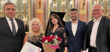 Əməkdar artist Adilə Əliyeva Parisdə platin medalla təltif olundu