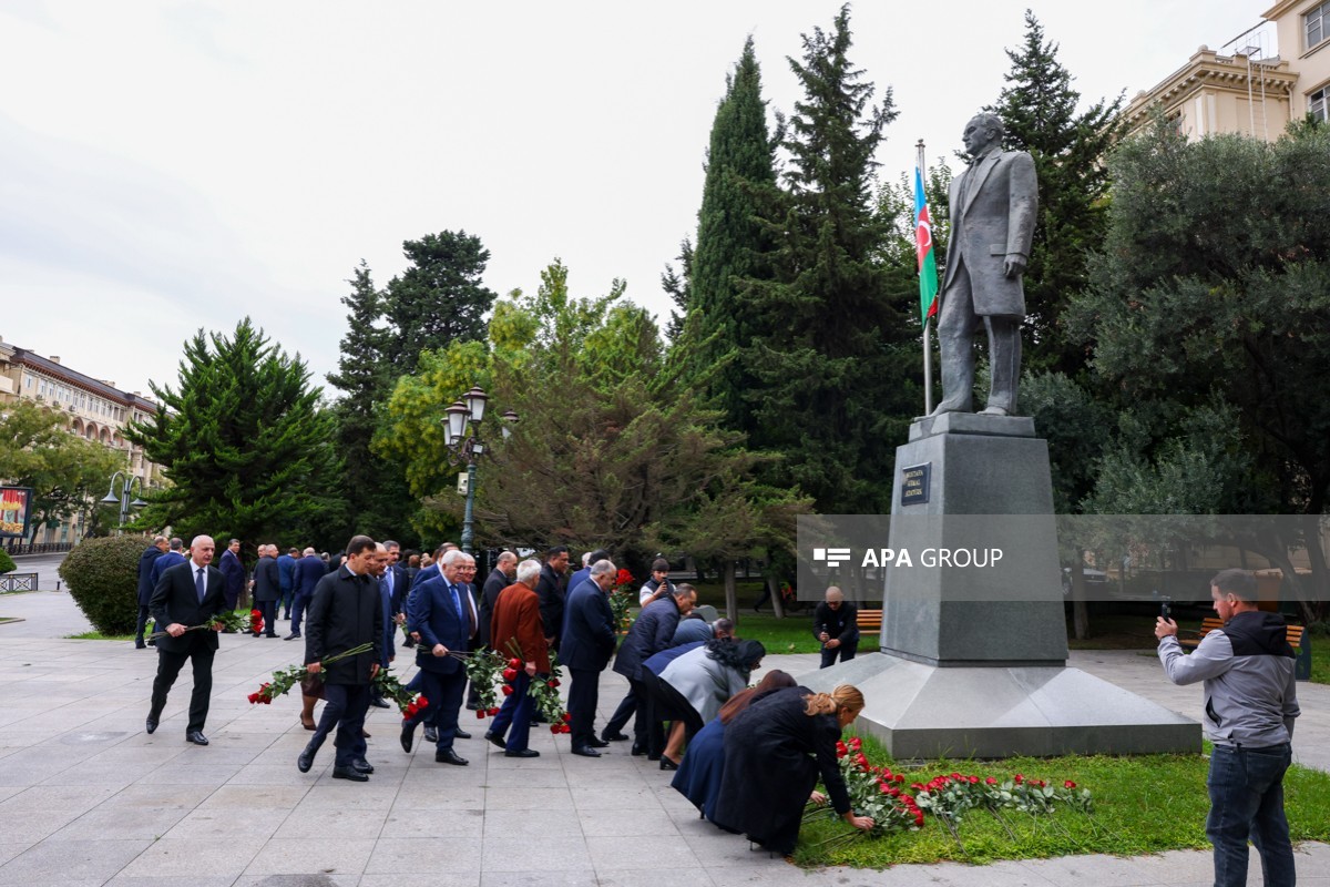 Bakıda Atatürkün heykəli ziyarət olunub
