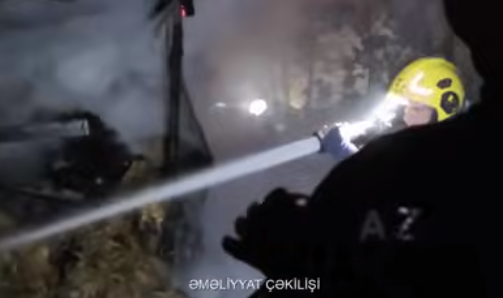 Abşeronda tövlədə yanğın baş verib, 7 ton ot bağlaması yanıb